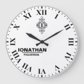 Person's black and white Monogrammed Initial Große Wanduhr (Vorderseite)