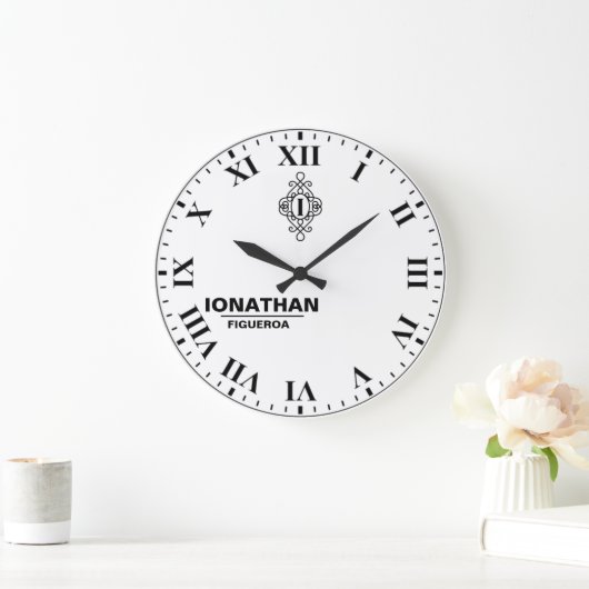 Person's black and white Monogrammed Initial Große Wanduhr (Zuhause)