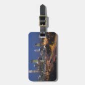 Perth, Australien. Aussicht auf die Innenstadt von Gepäckanhänger (Vorderseite vertikal)