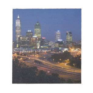 Perth, Australien. Aussicht auf die Innenstadt von Notizblock