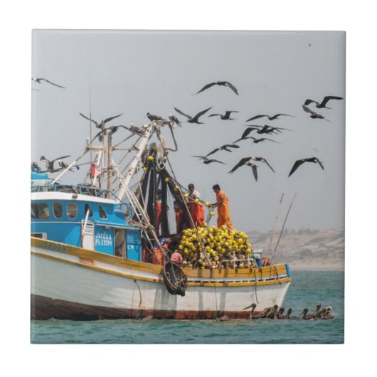 Peru, Los Organos. Fischerboot in Los Organos Fliese (Vorderseite)