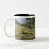 Peru, Machu Picchu. Die alte Zitadelle Zweifarbige Tasse (Links)