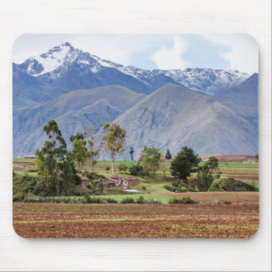 Peru, Maras. Landschaft oberhalb des heiligen Tals Mousepad