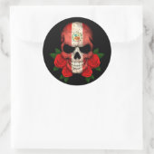 Peruanischer Flaggenschädel mit Rote Rosen Runder Aufkleber (Tasche)