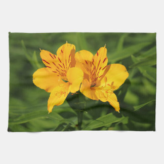 Peruvian Lilies Geschirrtuch