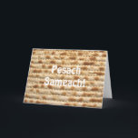 Pesach Sameach Matzah-Grußkarte Karte<br><div class="desc">" glückliches Passahfest", Matzah, matza, Feinschmecker, Matzo, Matzoh, Nahrung, Keks, Kekse, lustig, cool, Passahfest, pesach, chag, jüdisch, hebräisch, Jude, Israel, Yiddish, Rabbiner, Nosh, seder, Judaika, yom, tov, "yom tov", Matzos, pesah, matzot, Judentum, Spaß, Humor, "jüdischer Spaß", "jüdischer Humor", Spaß, rein, pessah, Ostern, Religion, Geschenk, Geschenke, "Liebe Matzah", parve, Brooklyn, afikoman,...</div>