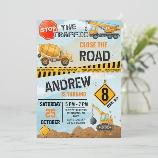 Pesonal Modern Construction Birthday Extravaganza Einladung (Stehend Vorderseite)