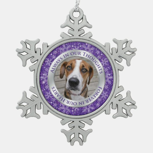 Pet Dog Memorial Foto Weihnachten Lila Silber Schneeflocken Zinn-Ornament (Vorderseite)