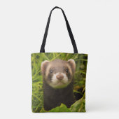 Pet Ferret im Gras Tasche (Rückseite)