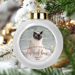 Pet Foto Erste Weihnachtsferien Forever Zuhause Ro Keramik Kugel-Ornament<br><div class="desc">Erinnern Sie sich an das erste Weihnachtsfest Ihres Tieres in ihrer neuen Zuhause mit diesem modernen Sakesake-Ornament. Der Text lautet "Erste Weihnachten in meinem Pelz-Zuhause", mit dem Wort "Pelz-je-Zuhause" in der eleganten Rose Gold Imitate Folienskript. Ersetzen Sie das Beispielbild durch ein Foto Ihrer Katze oder Ihres Hundes und fügen Sie...</div>