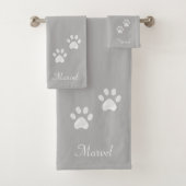 Pet Paws on Light Gray Badhandtuch Set (Insitu)