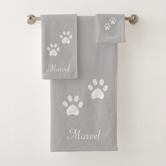 Pet Paws on Light Gray Badhandtuch Set (Insitu)