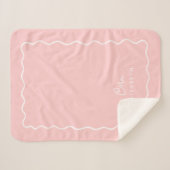 Petal Pink Wavy Border Mit Monogramm Sherpadecke (Vorderseite (Horizontal))