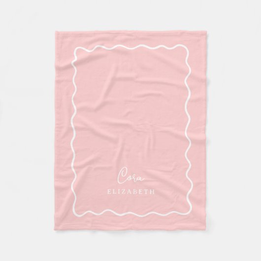 Petal Pink Wavy Border Monogrammed Fleecedecke (Vorderseite)