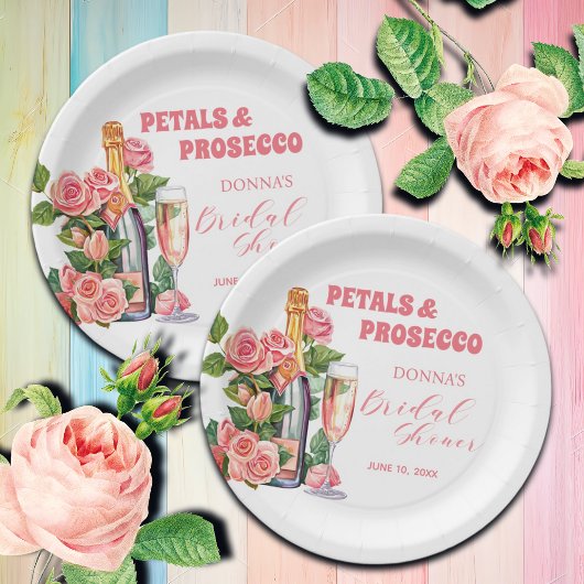 Petalen und Prosecco Flaschen und Rose Brautparty Pappteller