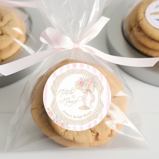 Petals and Prosecco Bridal Shower Runder Aufkleber