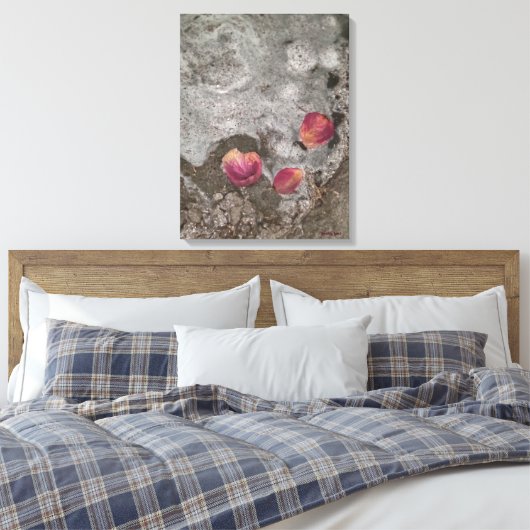 Petals Ashore Leinwanddruck (Insitu (Schlafzimmer))