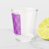 Petals In Silence 01. Florales Muster. Schnapsglas (Rechts)