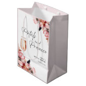 Petals & Prosecco Brautparty Mittlere Geschenktüte (Vorderseite Schrägansicht)
