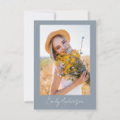 Petals & Prosecco Dusty Blue Wildblume Foto Einladung (Rückseite)