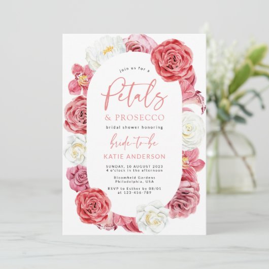 Petals & Prosecco Pink Rose Brautparty Einladung (Stehend Vorderseite)