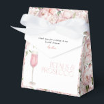Petals & Prosecco Rosa Blumendusche Vielen Dank Geschenkschachtel<br><div class="desc">Ein schöner letzter blüh für Ihre Veranstaltung, diese Blumengeschenkbox bietet den Gästen einen durchdachten und in Schönheit eingebetteten Abstecher. Die weiche Blütenpalette, die Aquarellblumen und das prächtige, rosa Prosecco-Glas verleihen dem Hotel ein Gefühl von erhobenem und dennoch persönlichem Ambiente - ideal für Süßigkeiten, Leckereien oder jede herzliche Geste. Ideal für...</div>