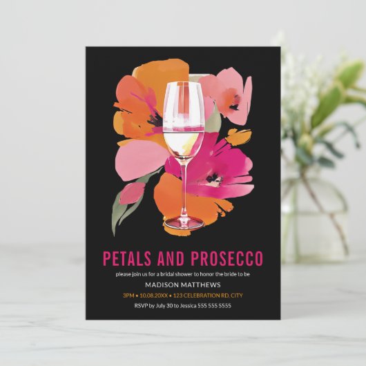 Petals und Prosecco Brautparty Black Einladung (Stehend Vorderseite)