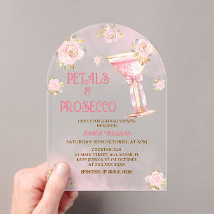 Petals und Prosecco Elegante florale Hochzeitsdusc Acryleinladungen