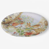 Peter das Kaninchen, das in Gartenschuppen stürzt Pappteller (Schrägansicht)