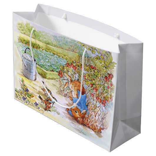 Peter das Kaninchen Tumbling in Vegie Patch Große Geschenktüte (Rückseite Schrägansicht)