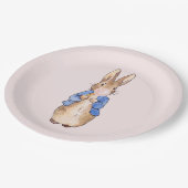 Peter der Kaninchen bläst ein rosa Kaugummi Pappteller (Schrägansicht)