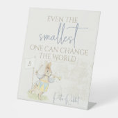 Peter der Kaninchen ein bisschen sonnig, sogar der Sockelschild (Vorderseite)