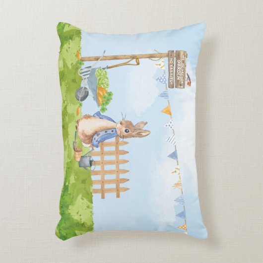 Peter der Kaninchen in seinem Garten Dekokissen (Vorderseite(Vertikal))