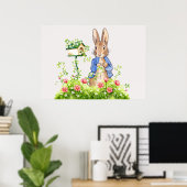 Peter der Kaninchen in seinem Garten Poster (Heimbüro)