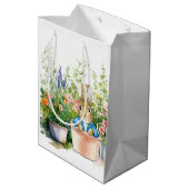 Peter der Kaninchen in Topin Pflanze in seinem Gar Mittlere Geschenktüte (Rückseite Schrägansicht)