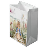 Peter der Kaninchen mit dem Feld der Wildblumen Mittlere Geschenktüte (Vorderseite Schrägansicht)