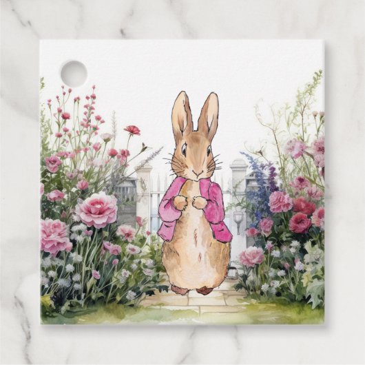 Peter der Rabbit Pink Jacket in seinem Garten Geschenkanhänger (Vorderseite)