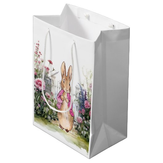 Peter der Rabbit Pink Jacket in seinem Garten Mittlere Geschenktüte (Vorderseite Schrägansicht)