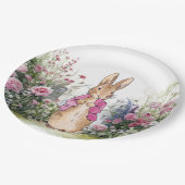 Peter der Rabbit Pink Jacket in seinem Garten Pappteller (Schrägansicht)