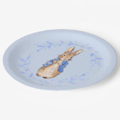 Peter des Kaninchens mit blauem Blattkranz Pappteller (Schrägansicht)