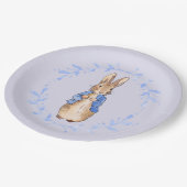 Peter des Kaninchens mit blauem Blattkranz Pappteller (Schrägansicht)