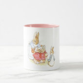 Peter Rabbit and his Sisters (by Beatrix Potter) Tasse (Zentrum)