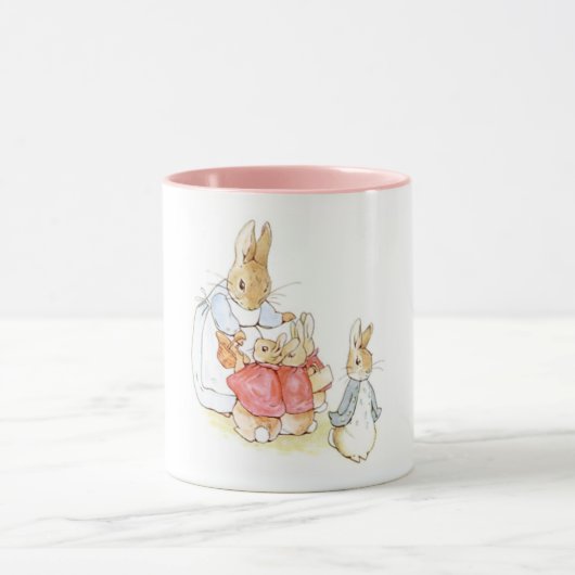 Peter Rabbit and his Sisters (by Beatrix Potter) Tasse (Zentrum)
