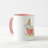 Peter Rabbit and his Sisters (by Beatrix Potter) Tasse (Vorderseite Links)