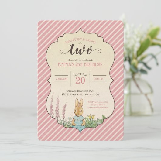 Peter Rabbit | Baby Girl's Second Birthday Einladung (Stehend Vorderseite)