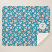 Peter Rabbit | Blaues Blumengartenmuster Sherpadecke (Vorderseite (Horizontal))