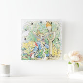 "Peter Rabbit Eats a Carrot" von Beatrix Potter Quadratische Wanduhr (Zuhause)