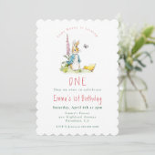 Peter Rabbit Girl Einladung zum 1. Geburtstag (Stehend Vorderseite)