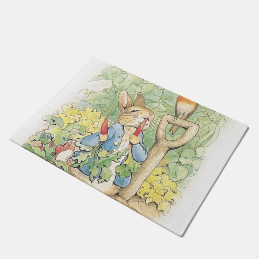 Peter Rabbit im Garten - Beatrix Potter Fußmatte (Schrägansicht)