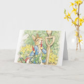 Peter Rabbit im Garten - Beatrix Potter Karte (Gelbe Blume)